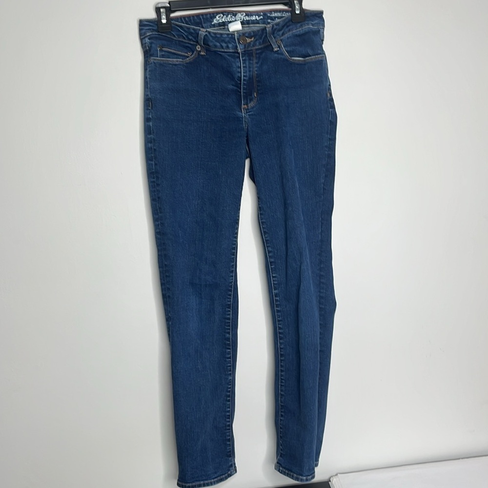 Women’s Eddie Bauer Size 8 Straight Slightly Curvy Denim Jeans